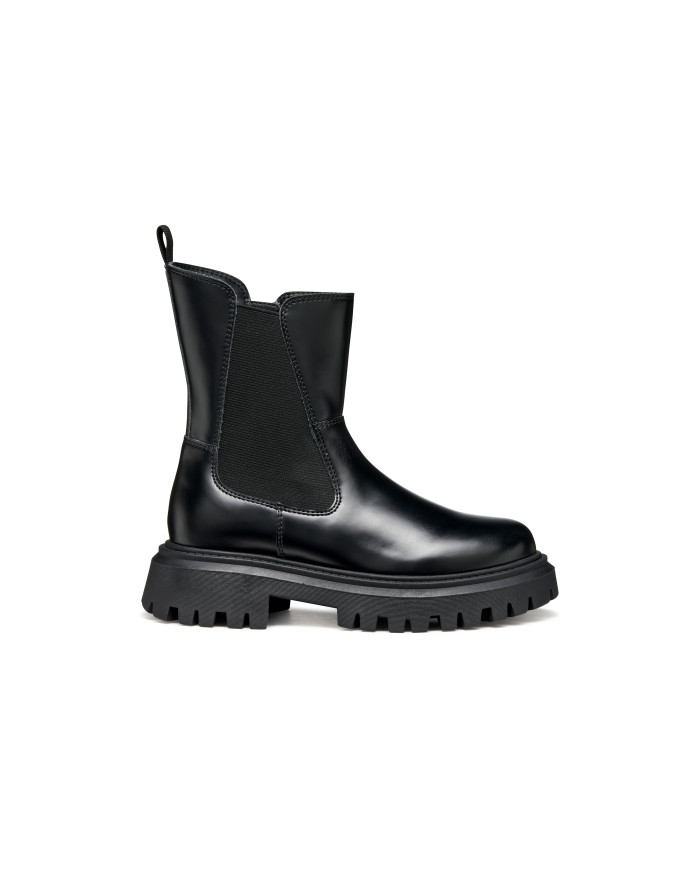 JUNIOR MAQUINNENS GIRL